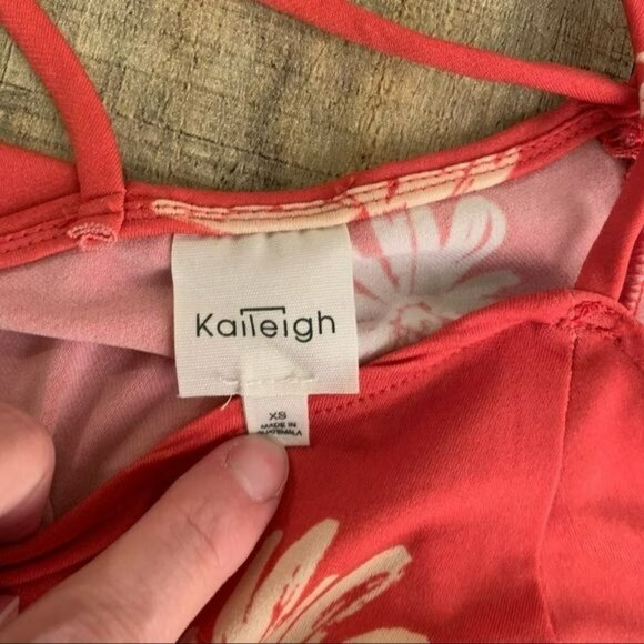 Kaileigh womens size XS off the shoulder top in pink with white flowers - Picture 4 of 8